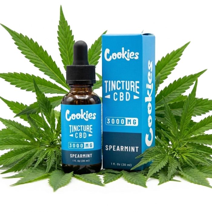 Cookies CBD Oil 3000mg 30ml Flasche mit Tropfpipette vor neutralem Hintergrund