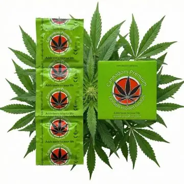 Euphoria Cannadom Premium Cannabis Kondome Verpackung mit auffälligem grünen Hanfblatt Motiv
