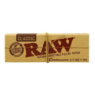 RAW Classic Rolling Papers Connoisseur 1¼ size Verpackung mit Blättchen und integrierten Tips
