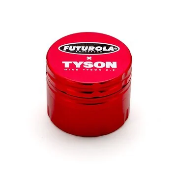 Roter Tyson 2.0 Grinder aus Metall mit scharfen Mahlzähnen und Marken-Logo auf dem Deckel
